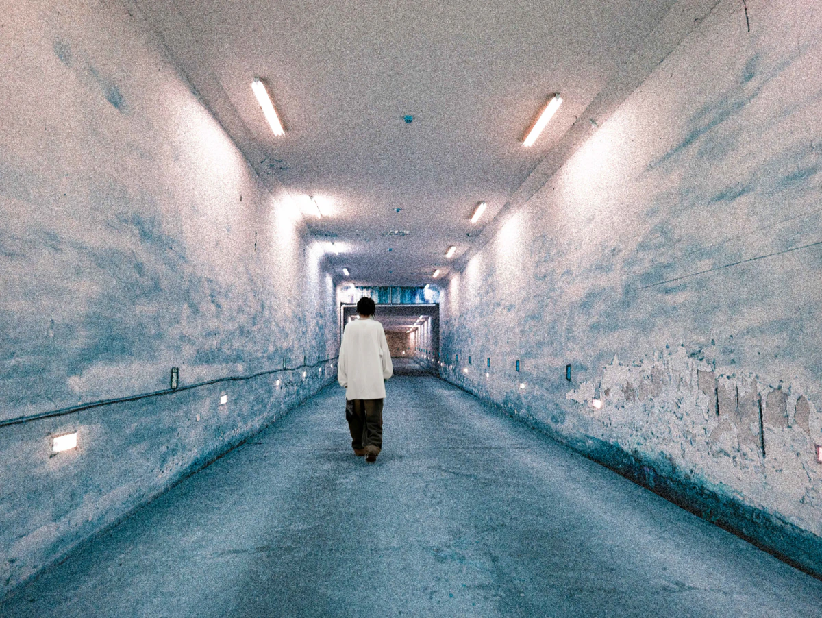 Black The Devil in an illuminated tunnel, sequence frame 1