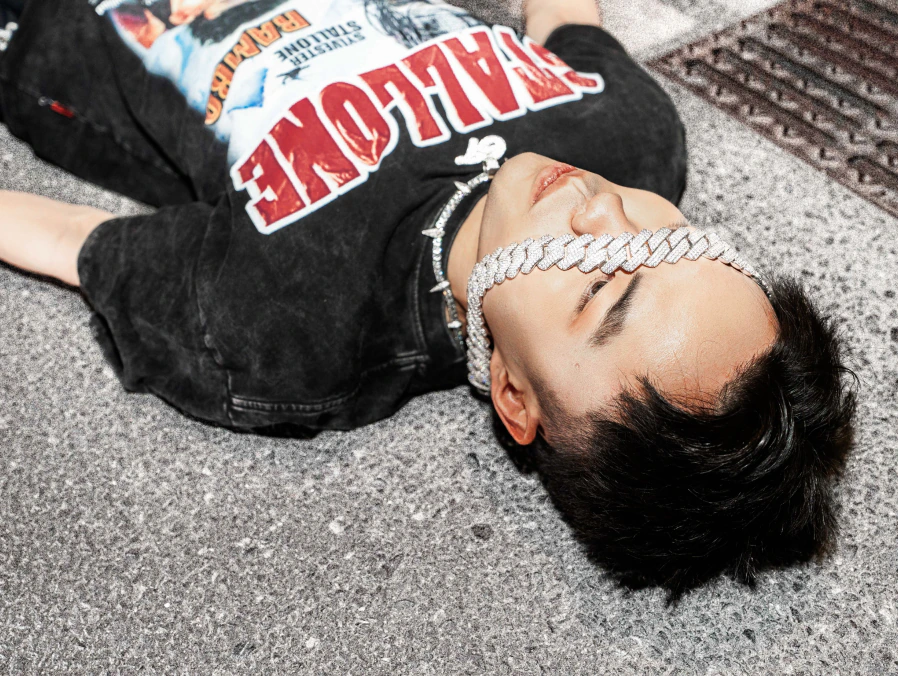 Close-up portrait of a performer lying on the ground