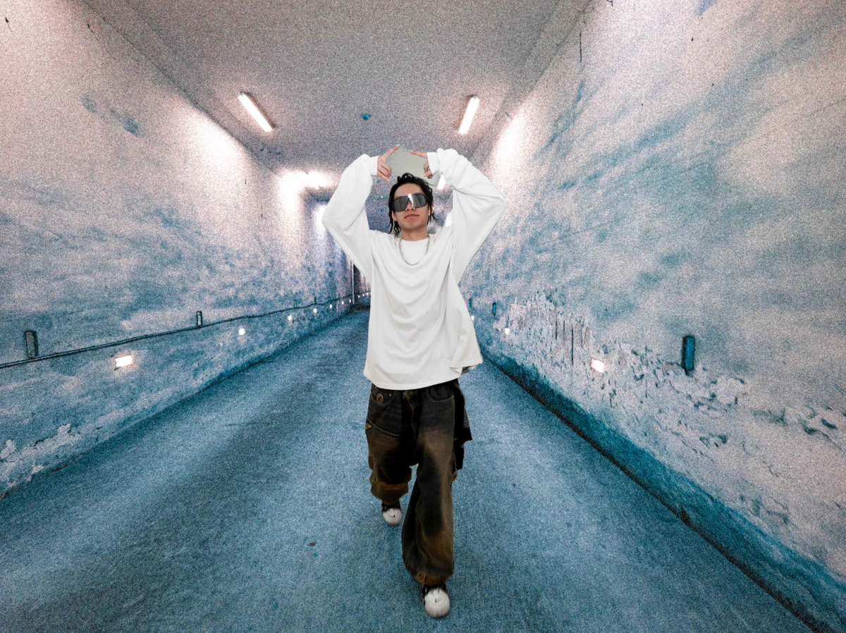 Black The Devil in an illuminated tunnel, sequence frame 3