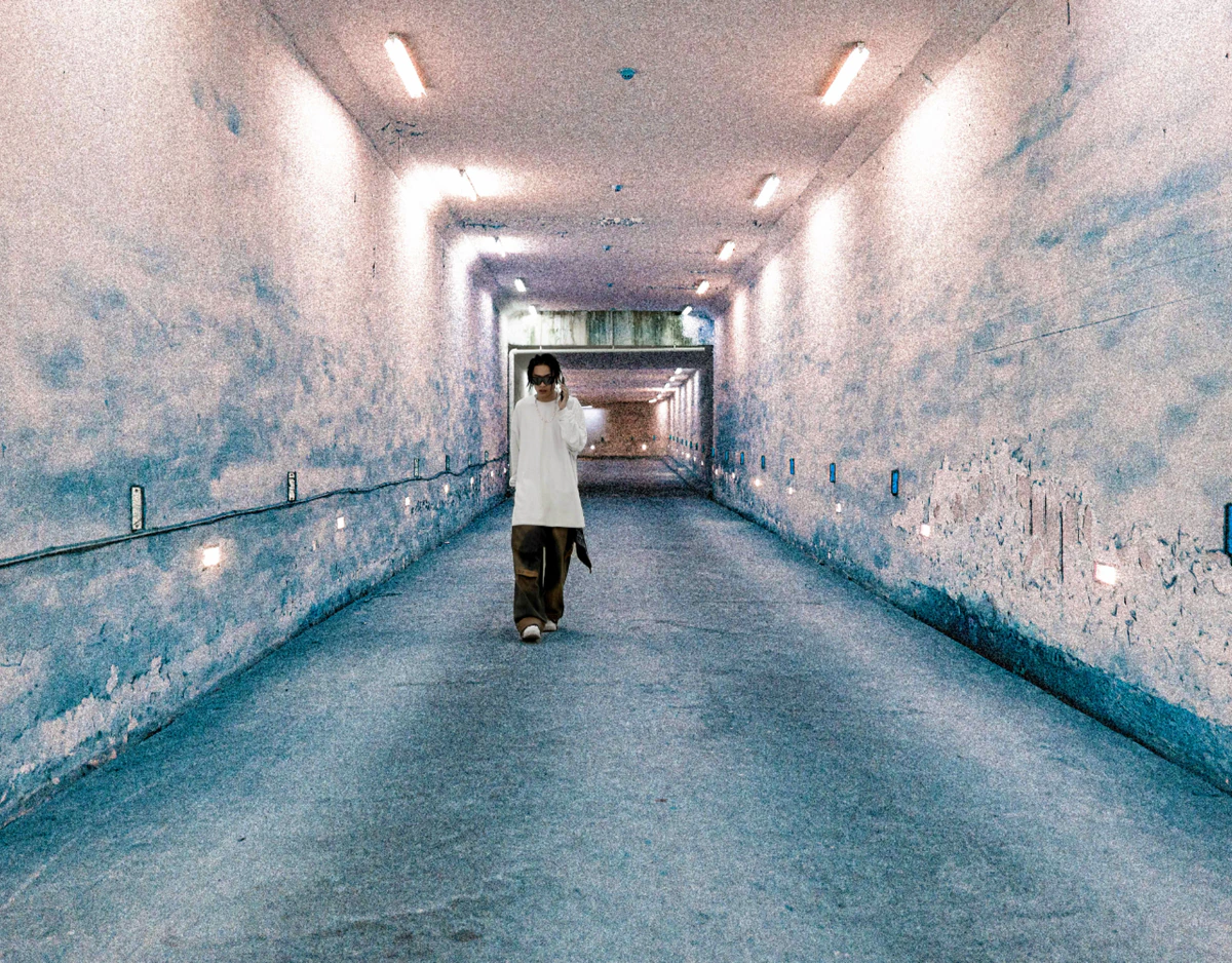 Black The Devil in an illuminated tunnel, sequence frame 4